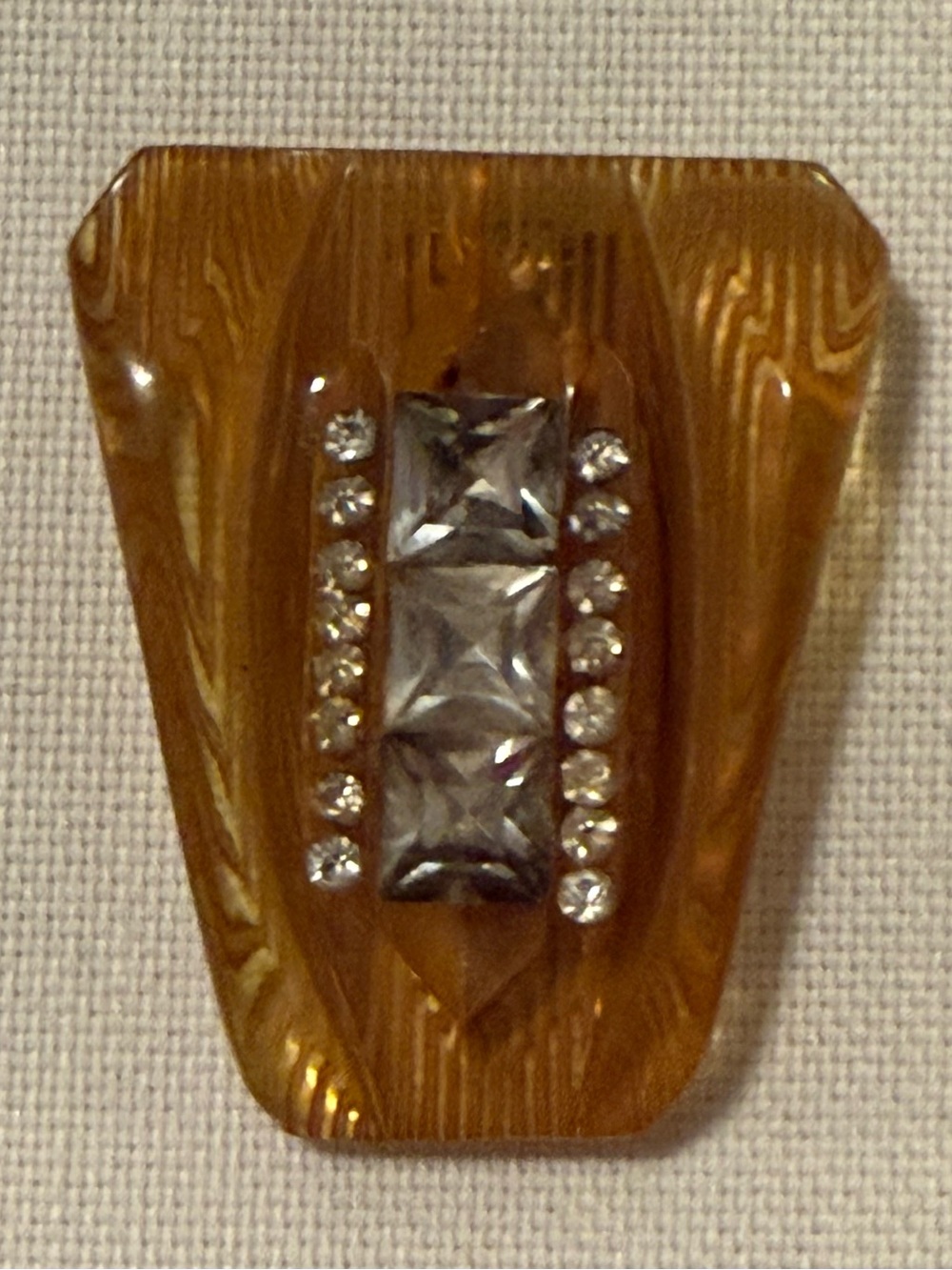 Amber shoe clip